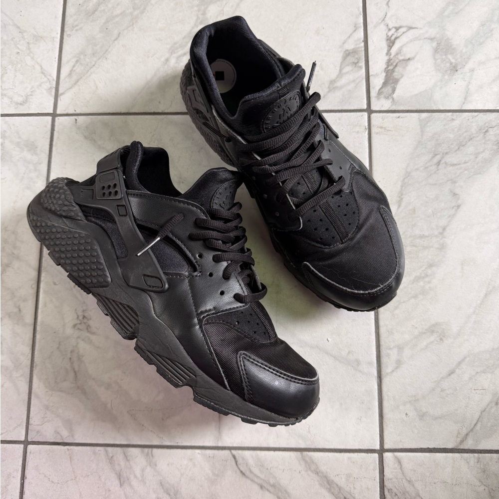 Nike Women's Black Sneakers